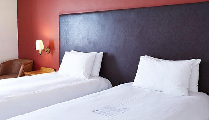 Fieldhead By Greene King Hotel 3*