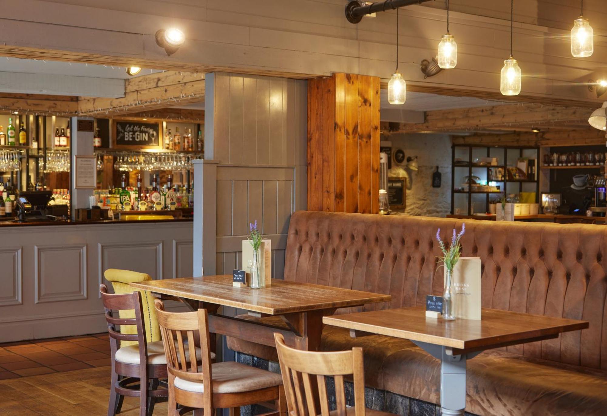Fieldhead By Greene King Hotel 3*